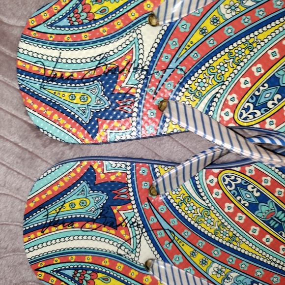 Vera Bradley | Marina Paisley Print Flip Flops Size 5-6 - Picture 2 of 7